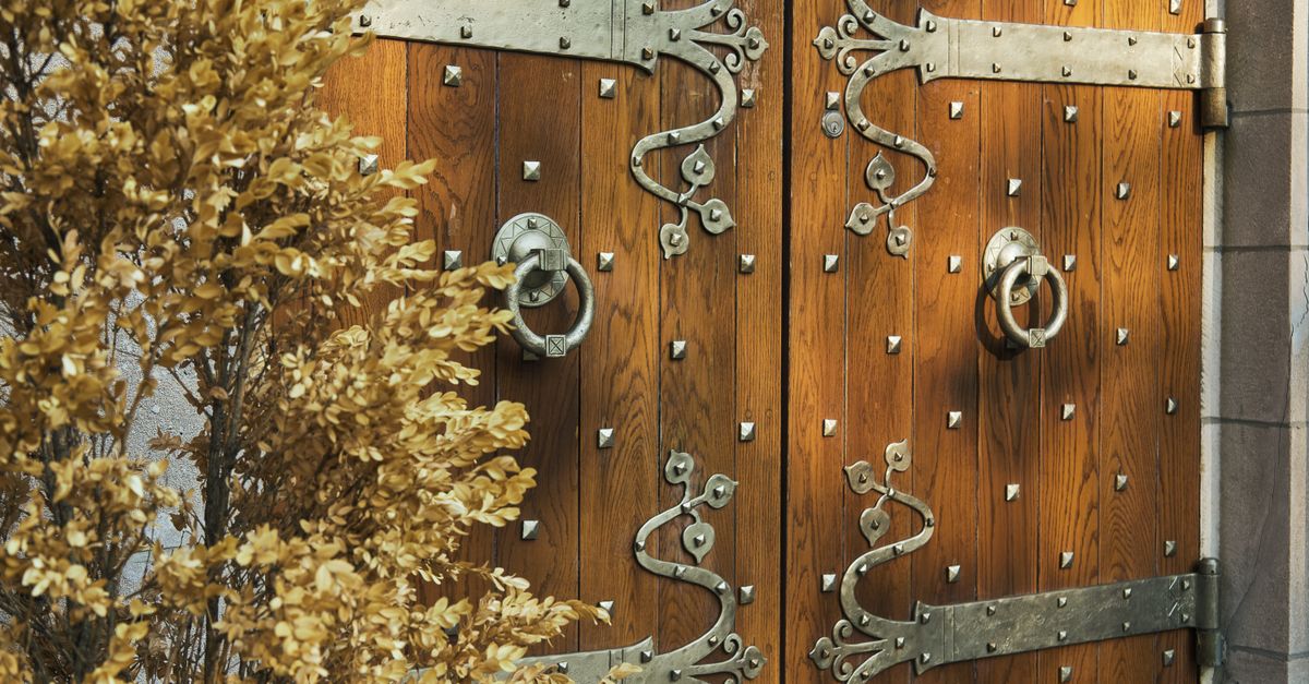 door security hardware — Expert Locksmith Pros