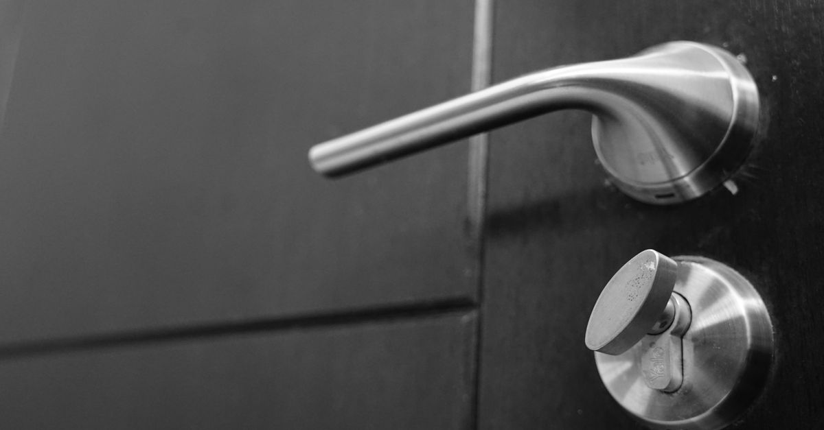 front door lock key — Expert Locksmith Pros