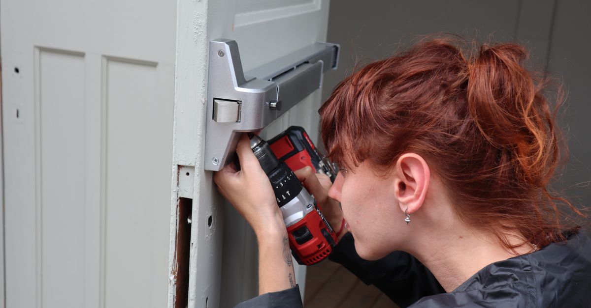 door security hardware — Expert Locksmith Pros