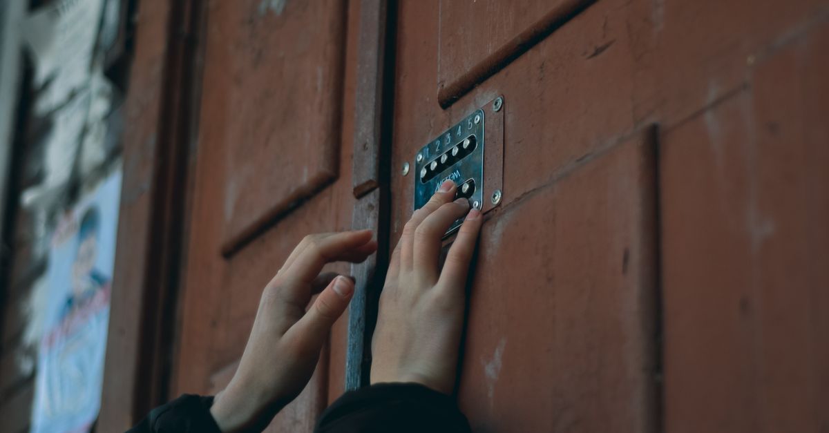 door security hardware — Expert Locksmith Pros